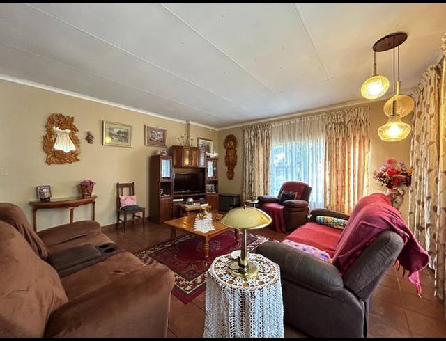 4 BEDROOM HOUSE FOR SALE IN BRITS CENTRAL